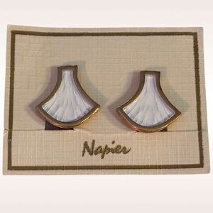 🌼VTG Napier Fan Shape Clip On Earrings